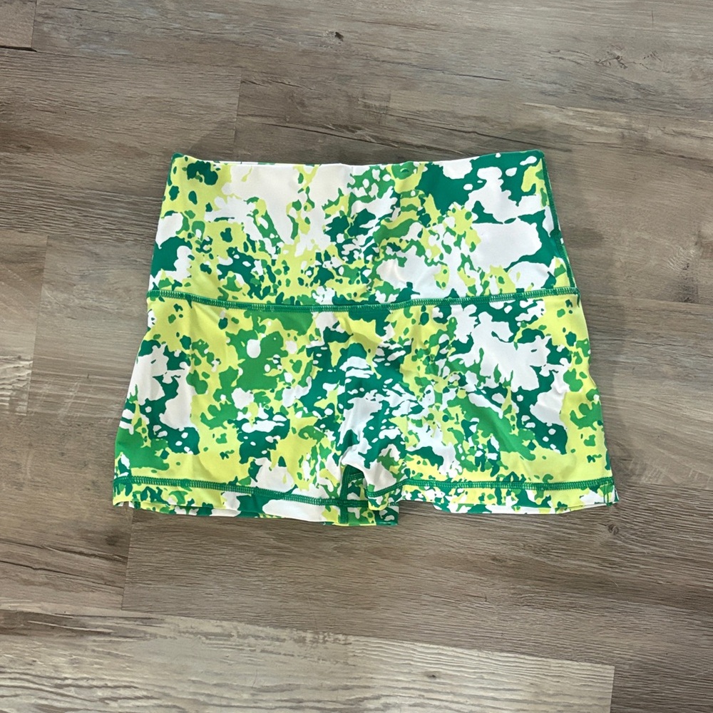 Aerie Green and Yellow Patterned Women's Shorts